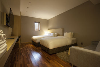 Top Cloud Hotel Suwon 3*