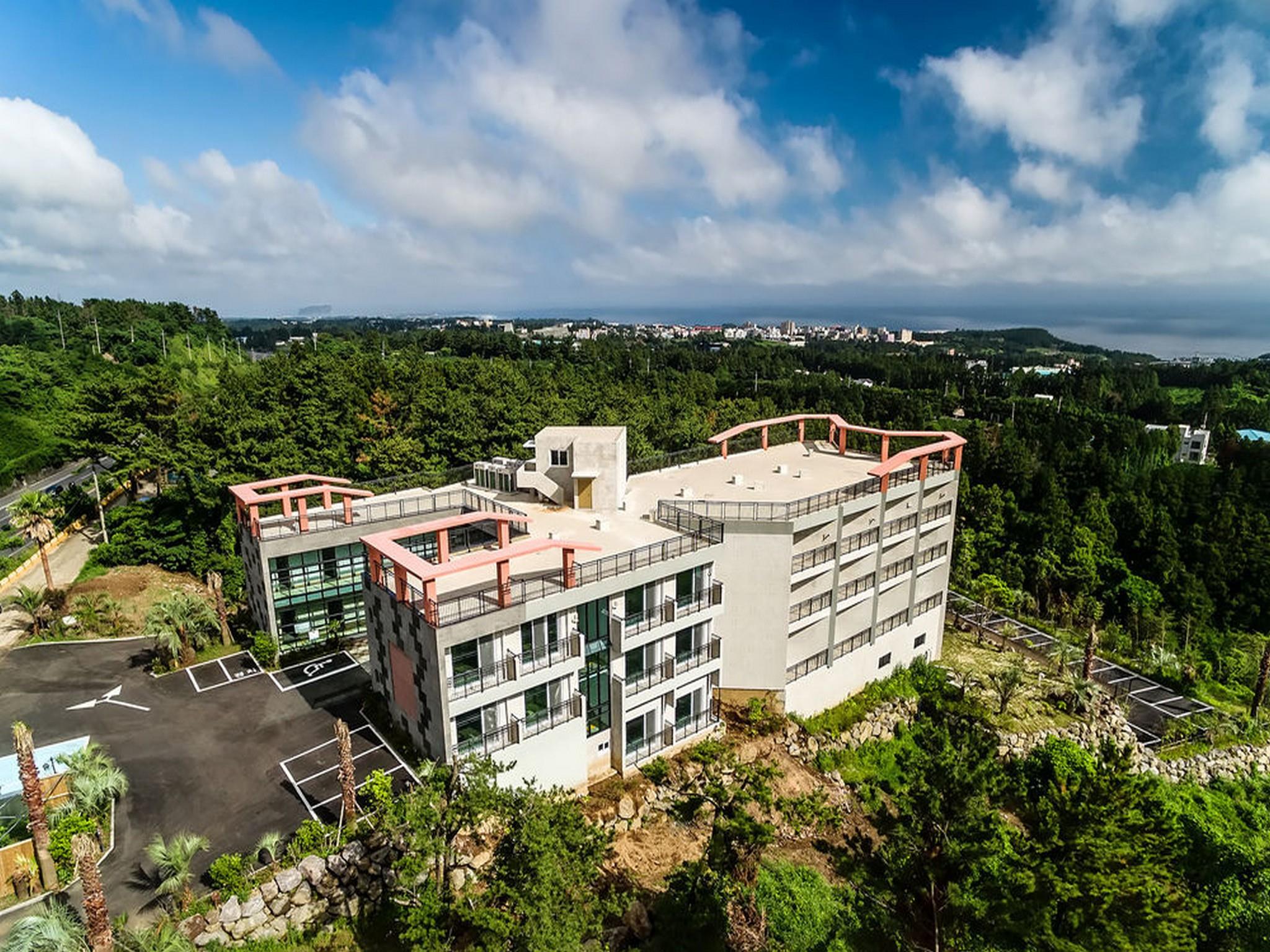 J View Hotel 3*