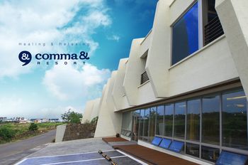 Comma & Resort 2*