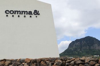 Comma & Resort 2*