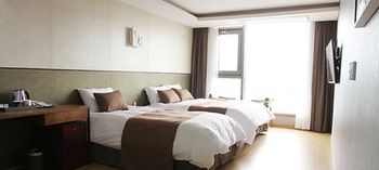 Black Sands Hotel 3*