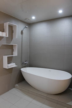 Black Sands Hotel 3*