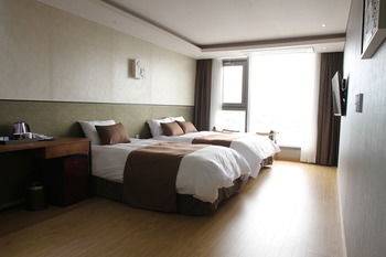 Black Sands Hotel 3*