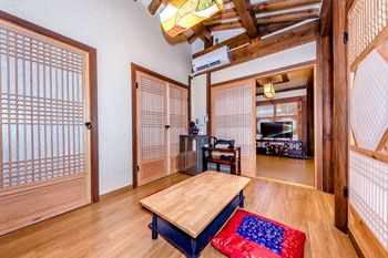 Jeju Hanok Hotel Hallagung 2*