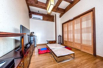 Jeju Hanok Hotel Hallagung 2*