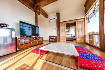 Jeju Hanok Hotel Hallagung 2*
