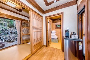 Jeju Hanok Hotel Hallagung 2*