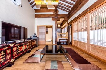 Jeju Hanok Hotel Hallagung 2*