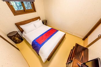 Jeju Hanok Hotel Hallagung 2*