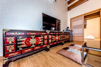 Jeju Hanok Hotel Hallagung 2*
