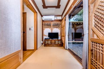 Jeju Hanok Hotel Hallagung 2*