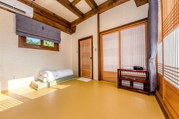 Jeju Hanok Hotel Hallagung 2*