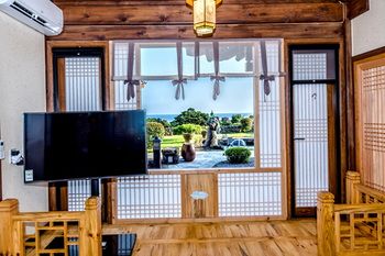 Jeju Hanok Hotel Hallagung 2*