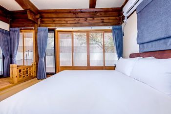 Jeju Hanok Hotel Hallagung 2*
