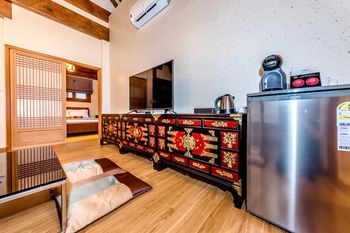 Jeju Hanok Hotel Hallagung 2*