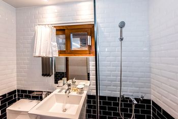 Jeju Hanok Hotel Hallagung 2*