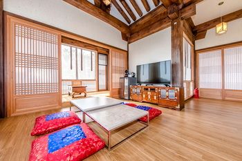 Jeju Hanok Hotel Hallagung 2*