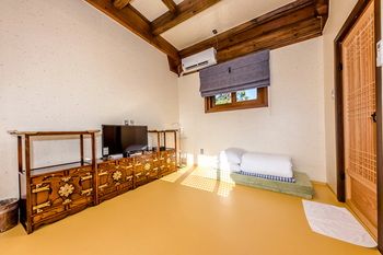 Jeju Hanok Hotel Hallagung 2*