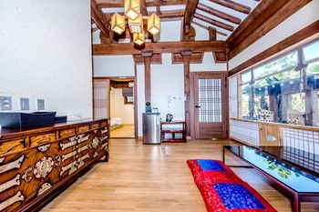 Jeju Hanok Hotel Hallagung 2*
