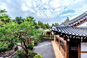 Jeju Hanok Hotel Hallagung 2*
