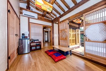 Jeju Hanok Hotel Hallagung 2*