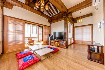 Jeju Hanok Hotel Hallagung 2*