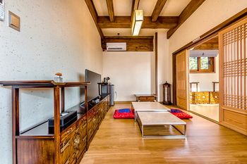 Jeju Hanok Hotel Hallagung 2*