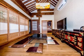 Jeju Hanok Hotel Hallagung 2*