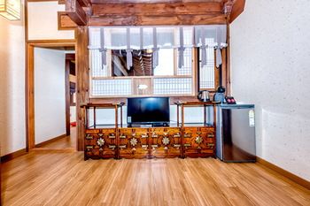 Jeju Hanok Hotel Hallagung 2*