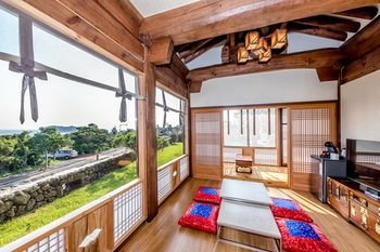Jeju Hanok Hotel Hallagung 2*