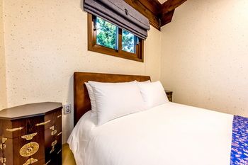 Jeju Hanok Hotel Hallagung 2*