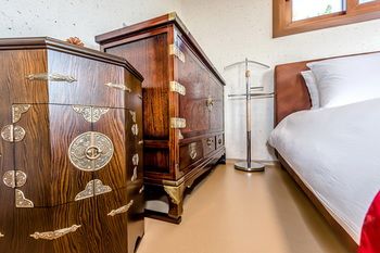 Jeju Hanok Hotel Hallagung 2*
