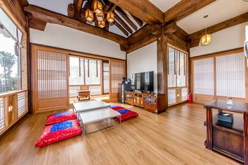 Jeju Hanok Hotel Hallagung 2*