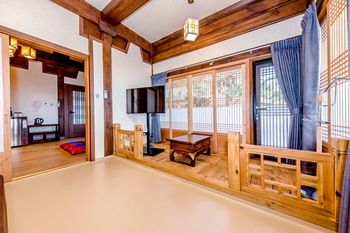 Jeju Hanok Hotel Hallagung 2*