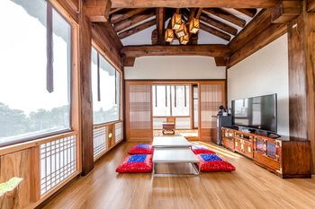 Jeju Hanok Hotel Hallagung 2*