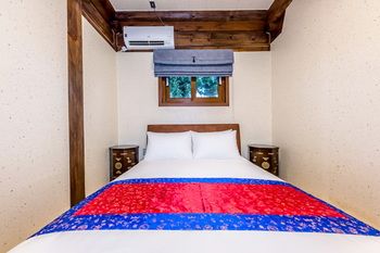 Jeju Hanok Hotel Hallagung 2*
