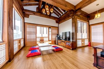 Jeju Hanok Hotel Hallagung 2*
