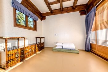 Jeju Hanok Hotel Hallagung 2*