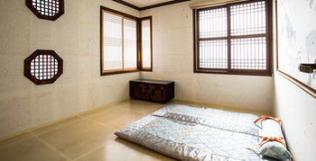 Jeju Hanok Hotel Hallagung 2*