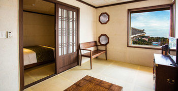 Jeju Hanok Hotel Hallagung 2*