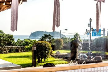 Jeju Hanok Hotel Hallagung 2*