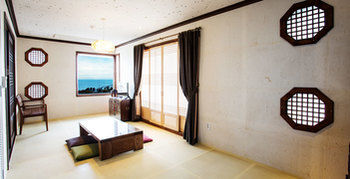 Jeju Hanok Hotel Hallagung 2*