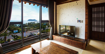 Jeju Hanok Hotel Hallagung 2*