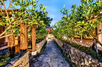 Jeju Hanok Hotel Hallagung 2*