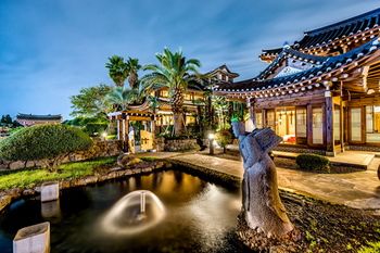 Jeju Hanok Hotel Hallagung 2*