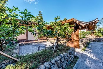 Jeju Hanok Hotel Hallagung 2*