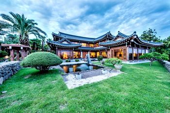 Jeju Hanok Hotel Hallagung 2*