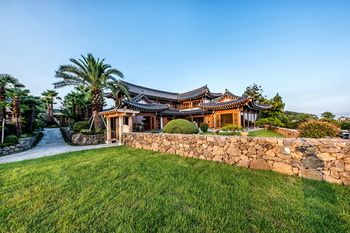 Jeju Hanok Hotel Hallagung 2*