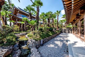 Jeju Hanok Hotel Hallagung 2*