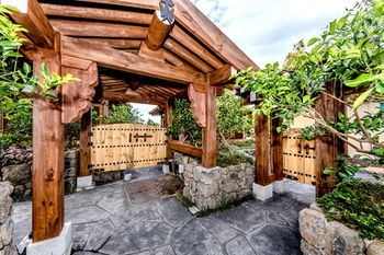 Jeju Hanok Hotel Hallagung 2*